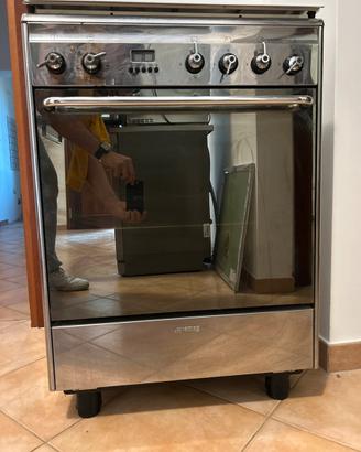 Cucina a gas con forno elettrico Smeg