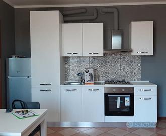 Cucina disponibile fine marzo prima di aprile