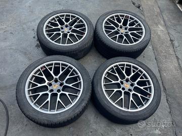 CERCHI E GOMME ORIGINALI 20 POLLICI PORSCHE MACAN 