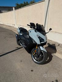 Yamaha Tmax 560 2025