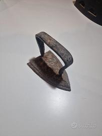 Ferro da Stiro Antico Vintage in Ferro Pieno ‘800/