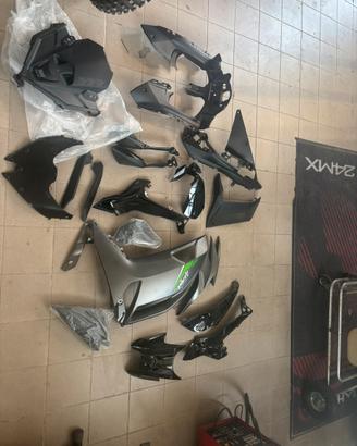 Carene e plastiche varie  ninja 650 21/24