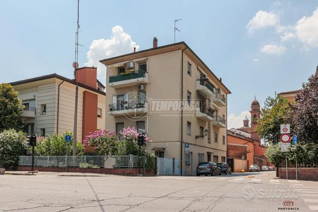 AMPIO 5 LOCALI CON BALCONE, GARAGE E CANTINA IN CE