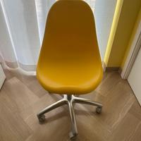 Sedia con rotelle per studio o camera ragazzi