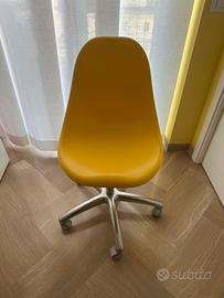 Sedia con rotelle per studio o camera ragazzi