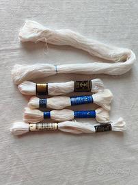matassine di cotone da ricamo bianco e rosso