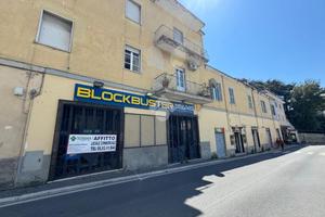 NEGOZIO A ALBANO LAZIALE