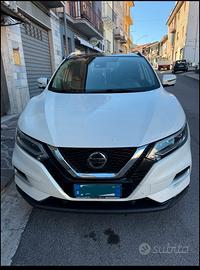 Nissan Qashqai 4x4 bianco perla