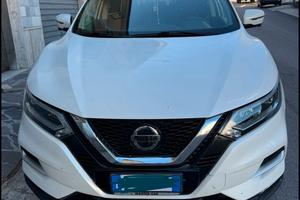 Nissan Qashqai 4x4 bianco perla