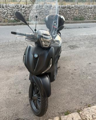 Beverly 300s