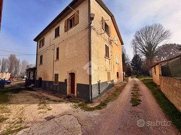 CASA DI CORTE A GUALDO TADINO