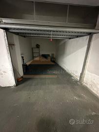 Box auto in parco in Via Frezza