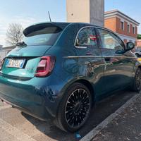 Fiat 500e LaPrima 43 kwh 320 km