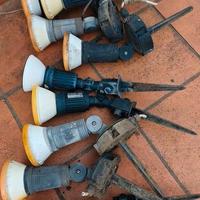 Dieci lampade da giardino con supporto