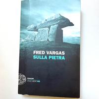 Libro Sulla pietra di Fred Vargas thriller Einaudi
