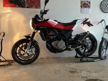 Husqvarna 900 nuda 2012