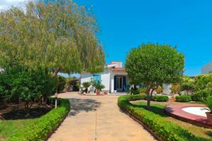 Villa sarangela con piscina rotonda