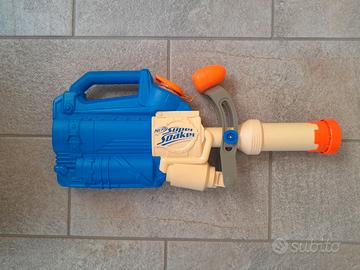 Pistola Nerf Super Soaker ad ACQUA