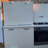 cucina completa di elettrodomestici 