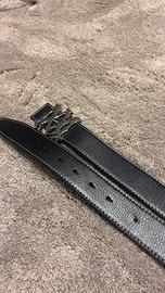 Cintura nera pelle con fibbia logo argentata