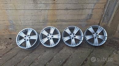 Cerchi in lega da 17 pollici 