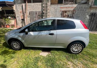 Grande punto1.3 multijet autocarro neopatentati si