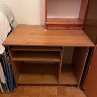 Scrivania con mensola scorrevole porta tastiera