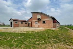 CAPANNONE A CASTEL SAN PIETRO TERME