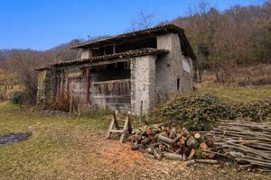 Fabbricato con area esclusiva e terreno schio vi