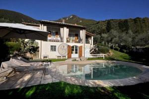 Rustico / Casale di 140 m² con più di 5 locali e b