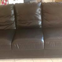 Divano a tre posti in similpelle