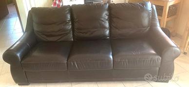 Divano a tre posti in similpelle