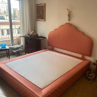 Letto matrimoniale con testiera