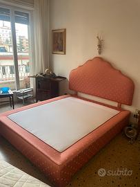 Letto matrimoniale con testiera