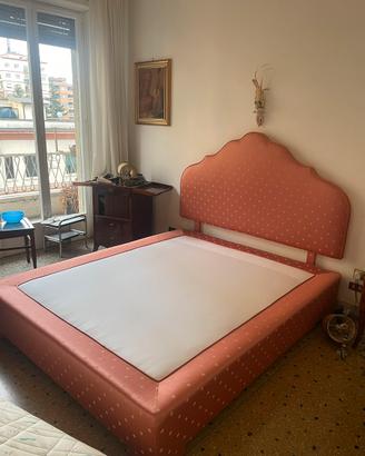Letto matrimoniale con testiera