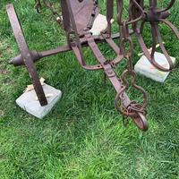 Antico aratro da esposizione