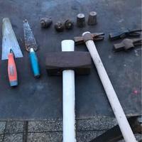 attrezzi da muratore: mazza - martelli - piombi