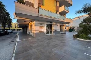 NEGOZIO A SAN PRISCO