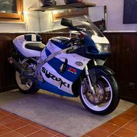 Suzuki GSXR 750 SRAD