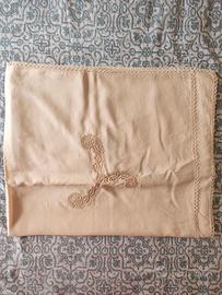 Copriletto matrimoniale in seta con ricami