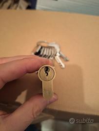 Cilindro per serratura YALE con 10 chiavi