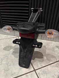 Porta targa yamaha MT07 completo di frecce
