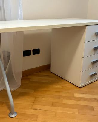 Scrivania in legno