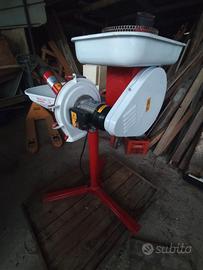 MULINO E SGRANATRICE MAIS