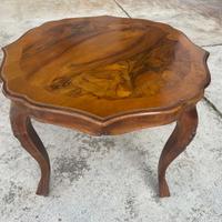 Antico tavolino in legno intarsato