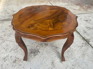 Antico tavolino in legno intarsato