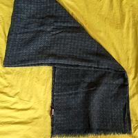 Sciarpa e guanti di Adolfo Dominguez