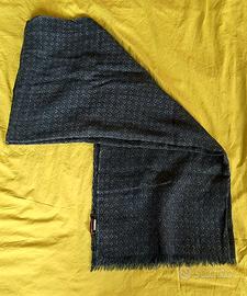 Sciarpa e guanti di Adolfo Dominguez