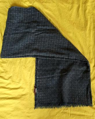 Sciarpa e guanti di Adolfo Dominguez