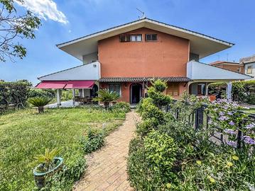 Villa di 260 m² con più di 5 locali a Grottaferrat